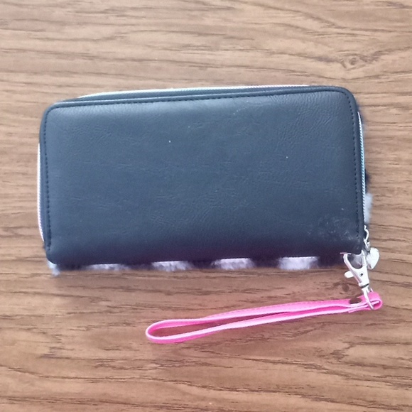 Girls wristlet, purse, wallet. - Picture 3 of 5